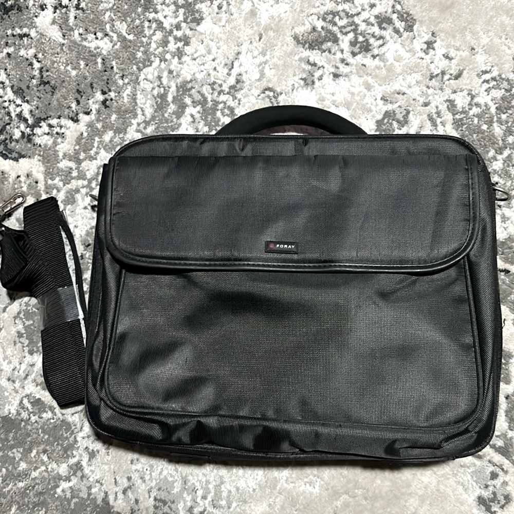 NEW Foray Black Nylon 17" Laptop Messenger Shoulder Bag Business Travel